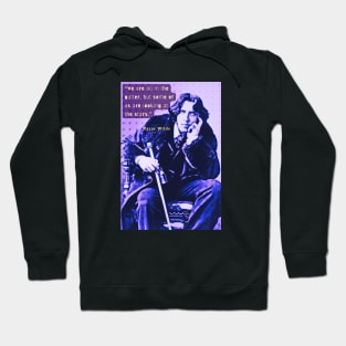 Copy of Oscar Wilde portrait and quote: We are all in the gutter, but some of us are looking at the stars Hoodie